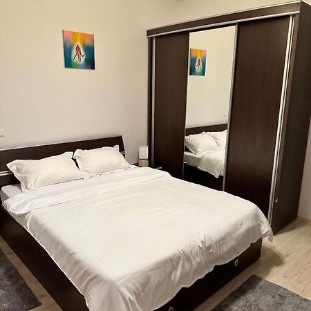 Apartament Отопени Екстериор снимка