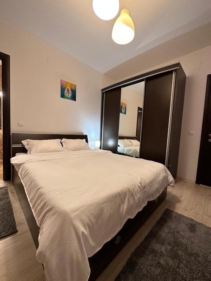 Apartament Отопени Екстериор снимка